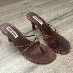 Cutest 2000s Leather kitten heels by Steve Madden!